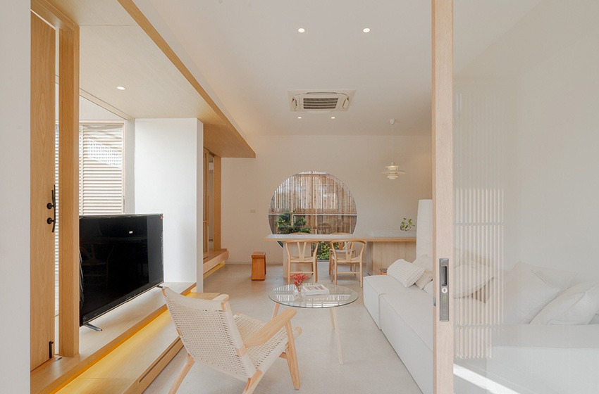 House with Shared Pool in Srinakarin 